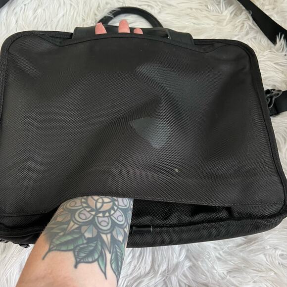 Tumi Alpha 2 Compact Large Screen Laptop Briefcase - Picture 11 of 16